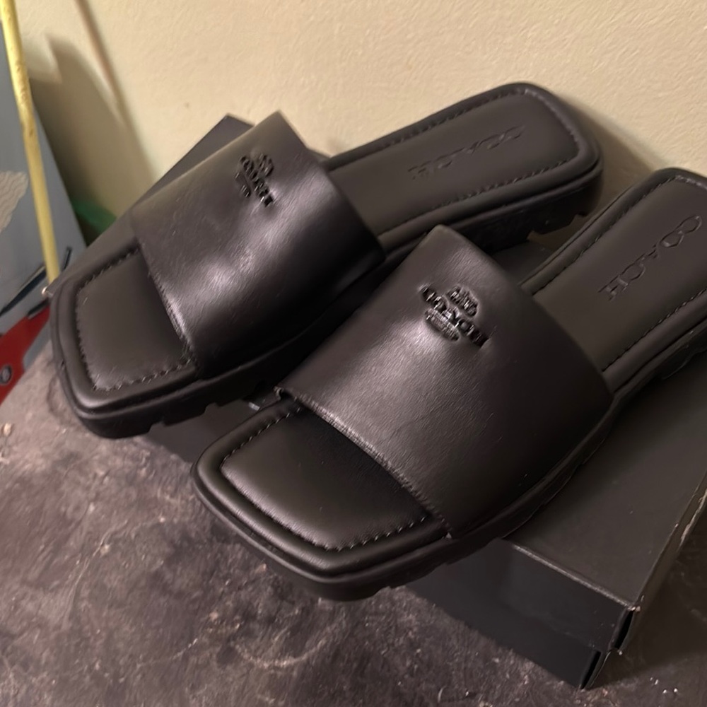 Coach Black Sandals Elegant Comfortable. - Picture 2 of 6